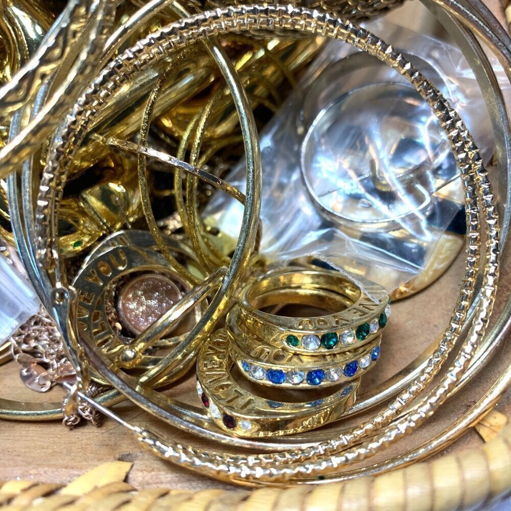 1lb Gold & Gold-Tone Jewelry Bundle - Fun Wearable Mix Many Styles - Picture 8 of 12